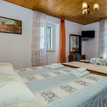 Guest House Robert I Mirna Бале Экстерьер фото