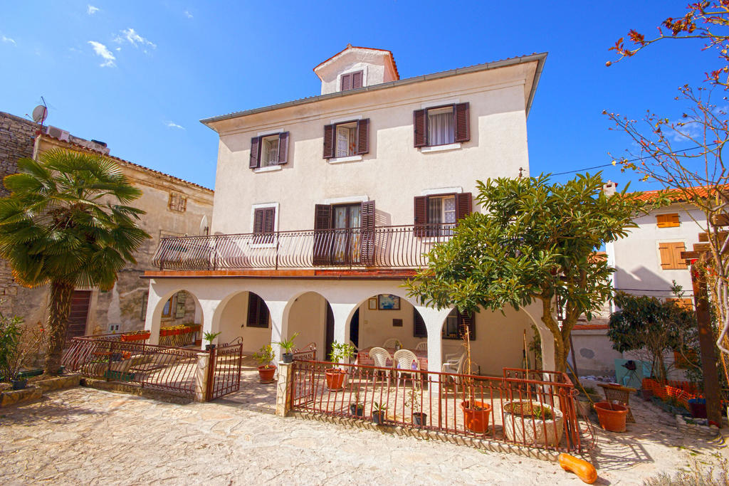 Guest House Robert I Mirna Бале Экстерьер фото