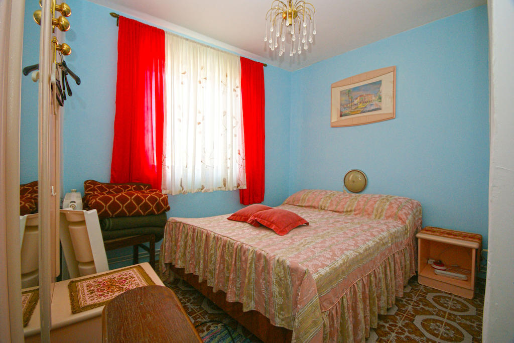 Guest House Robert I Mirna Бале Экстерьер фото