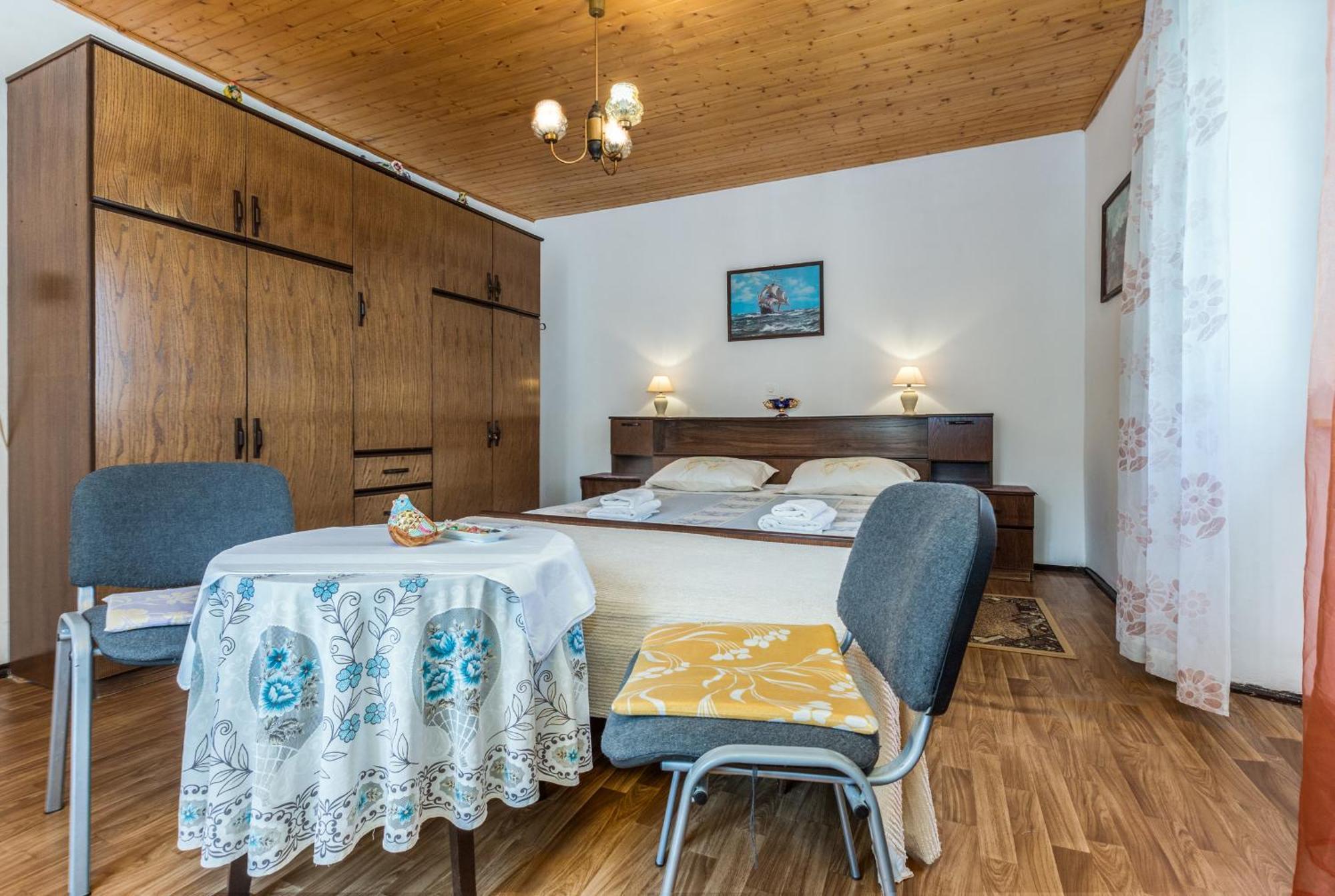 Guest House Robert I Mirna Бале Экстерьер фото